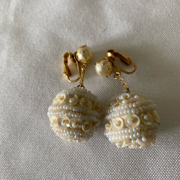 ♥️🖤Host Pick🖤♥️  Faux Pearl and Sequin Clip on Vintage Earrings. Just Darling!! - Picture 3 of 6